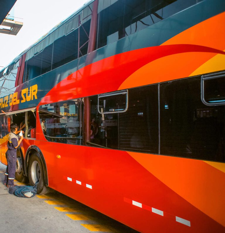 cruz del sur bus in peru