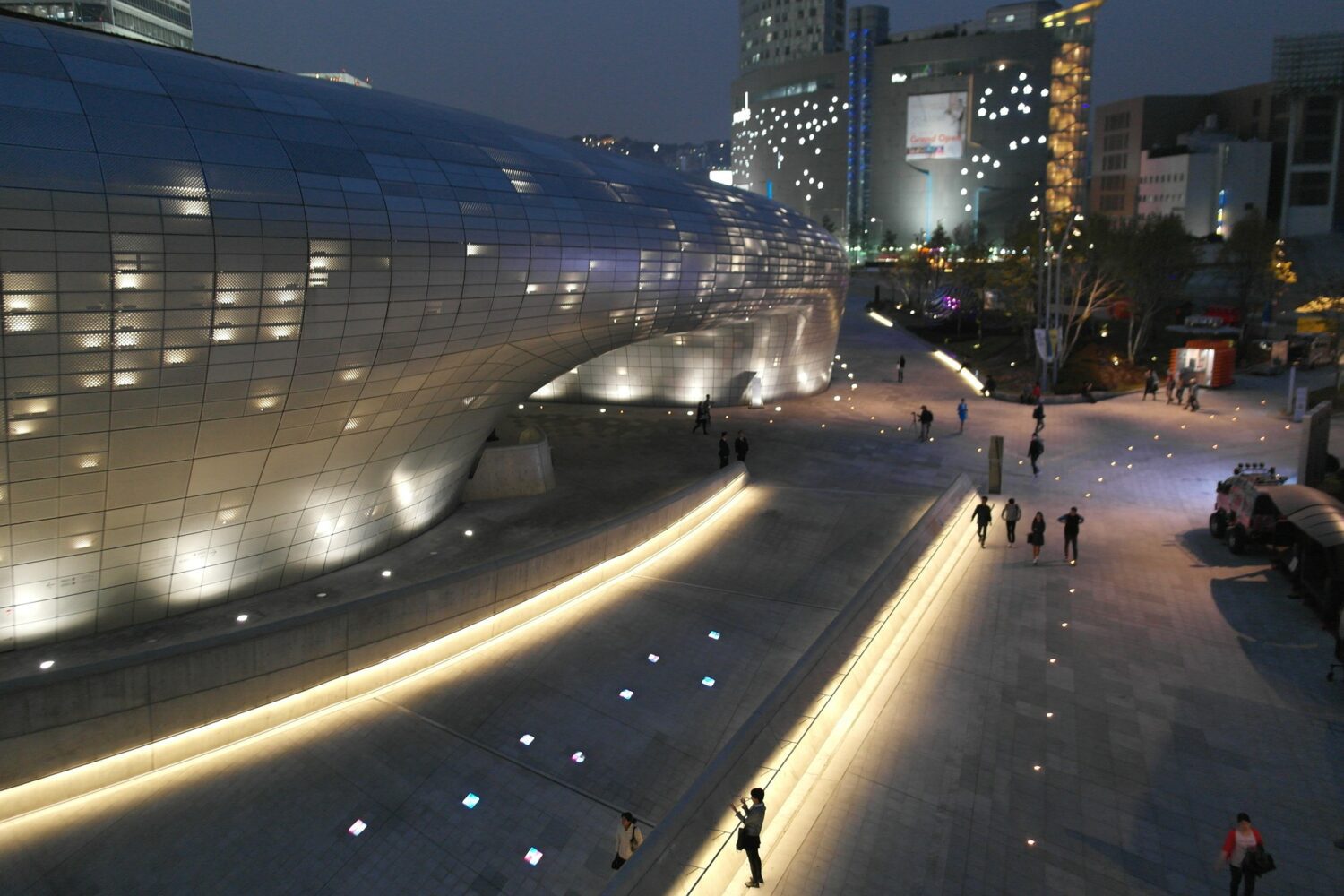 Dongdaemun Design Plaza - Seoul at night