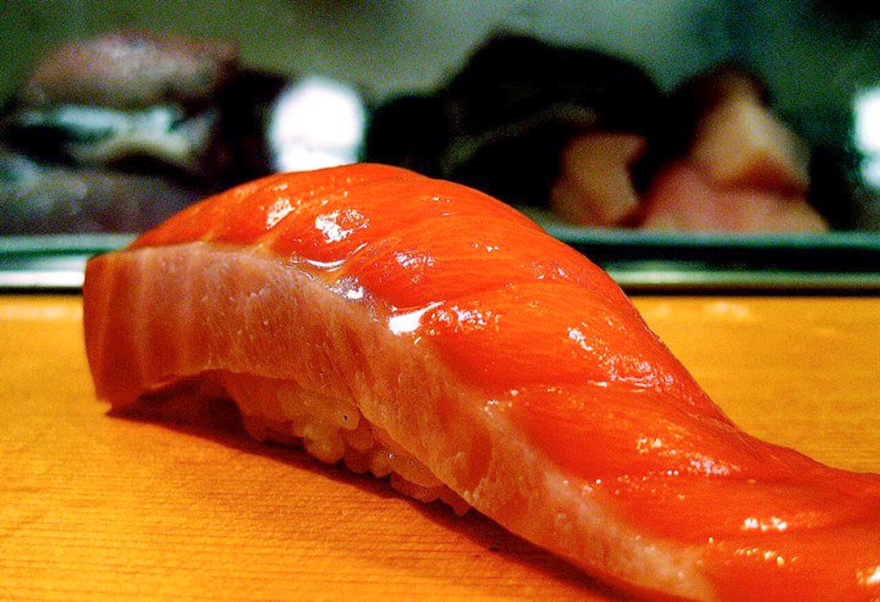 salmon at sushi dai | tsukiji fish market