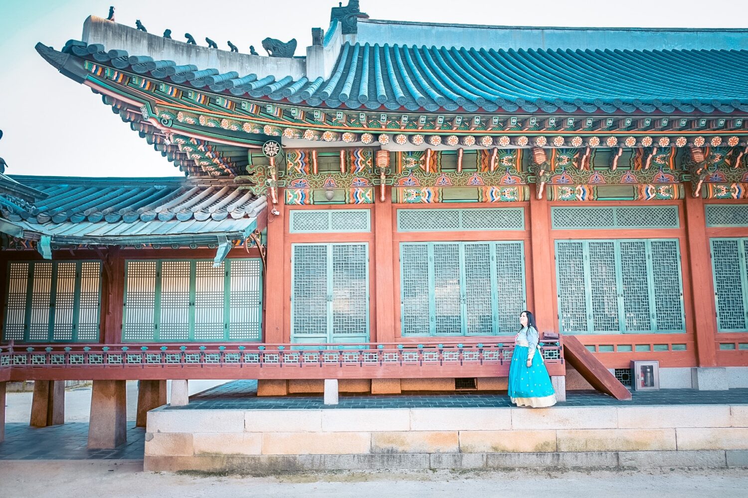 girl in hanbok at changdeokgung palace