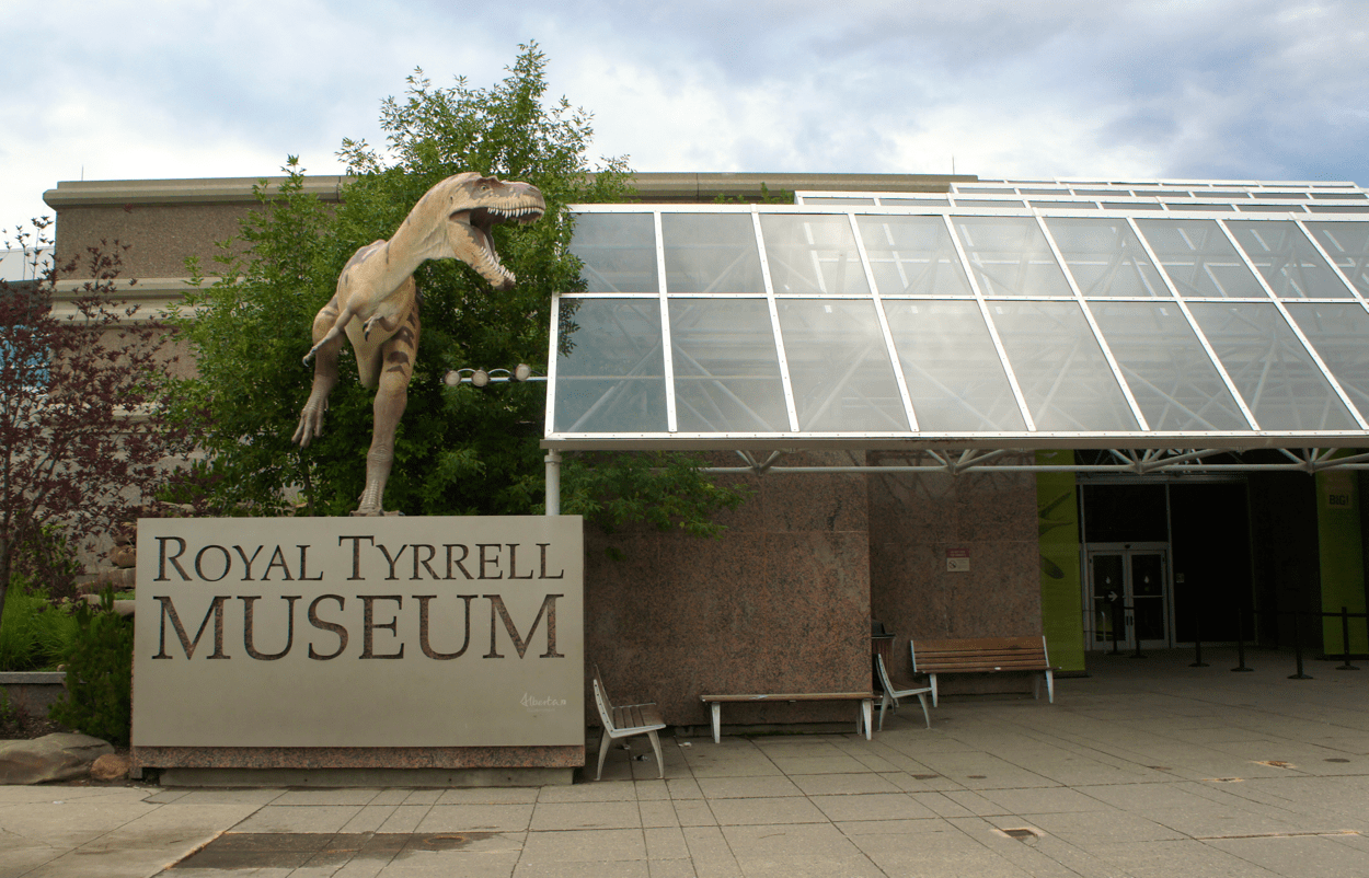 royal tyrrell museum entrance in drumheller