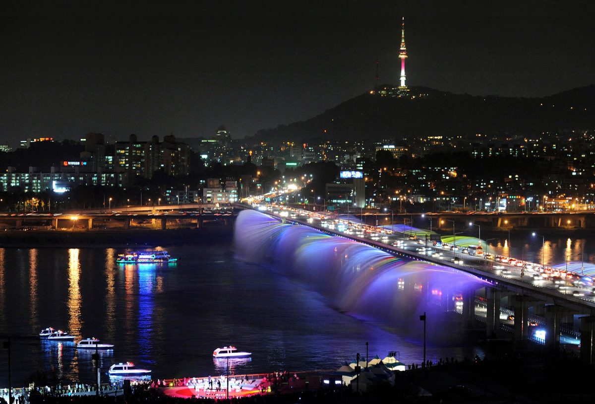 summer in korea | banpo bridge rainbow fountain at night