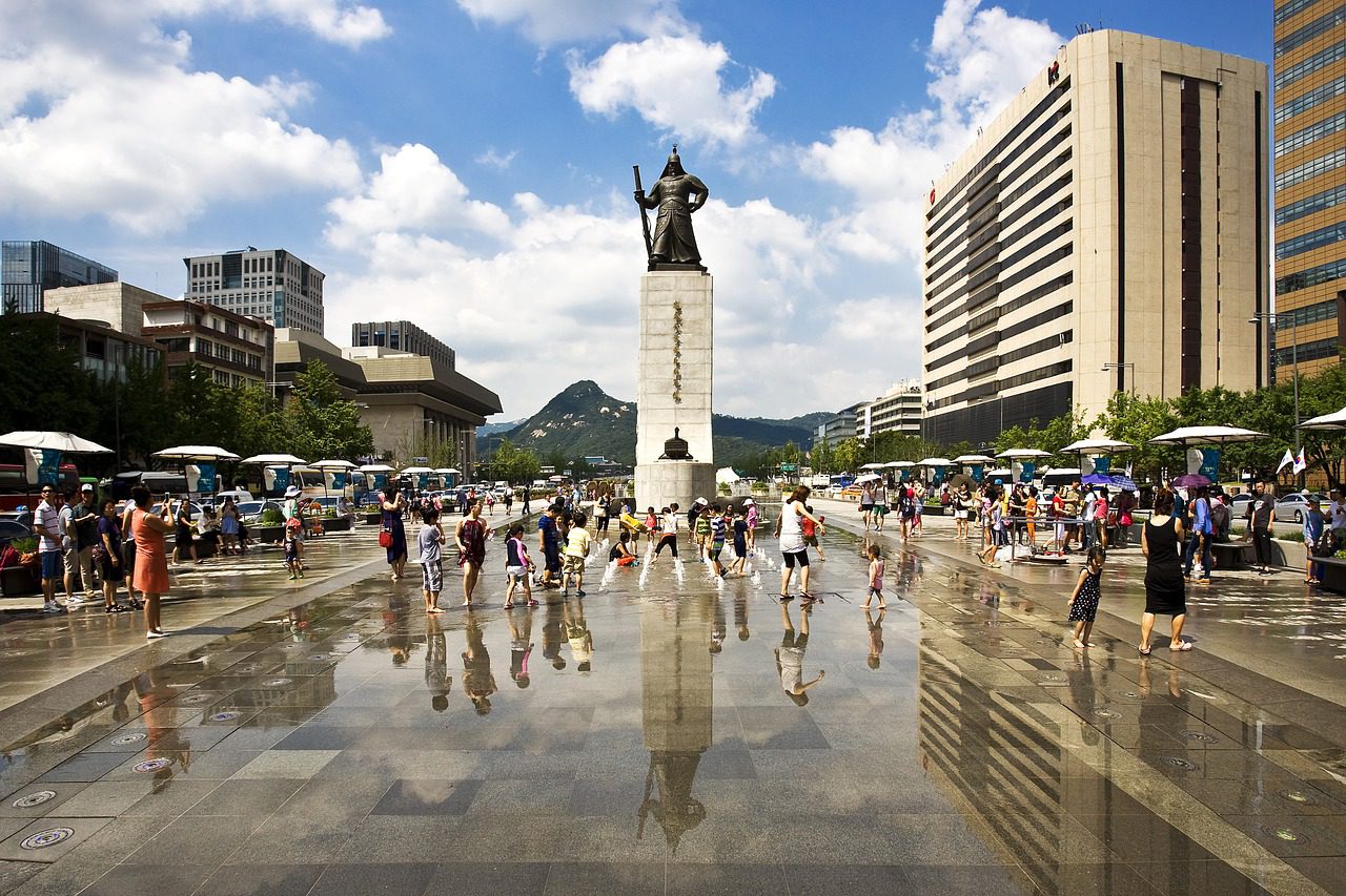 gwanghwamun square fountain seoul korea