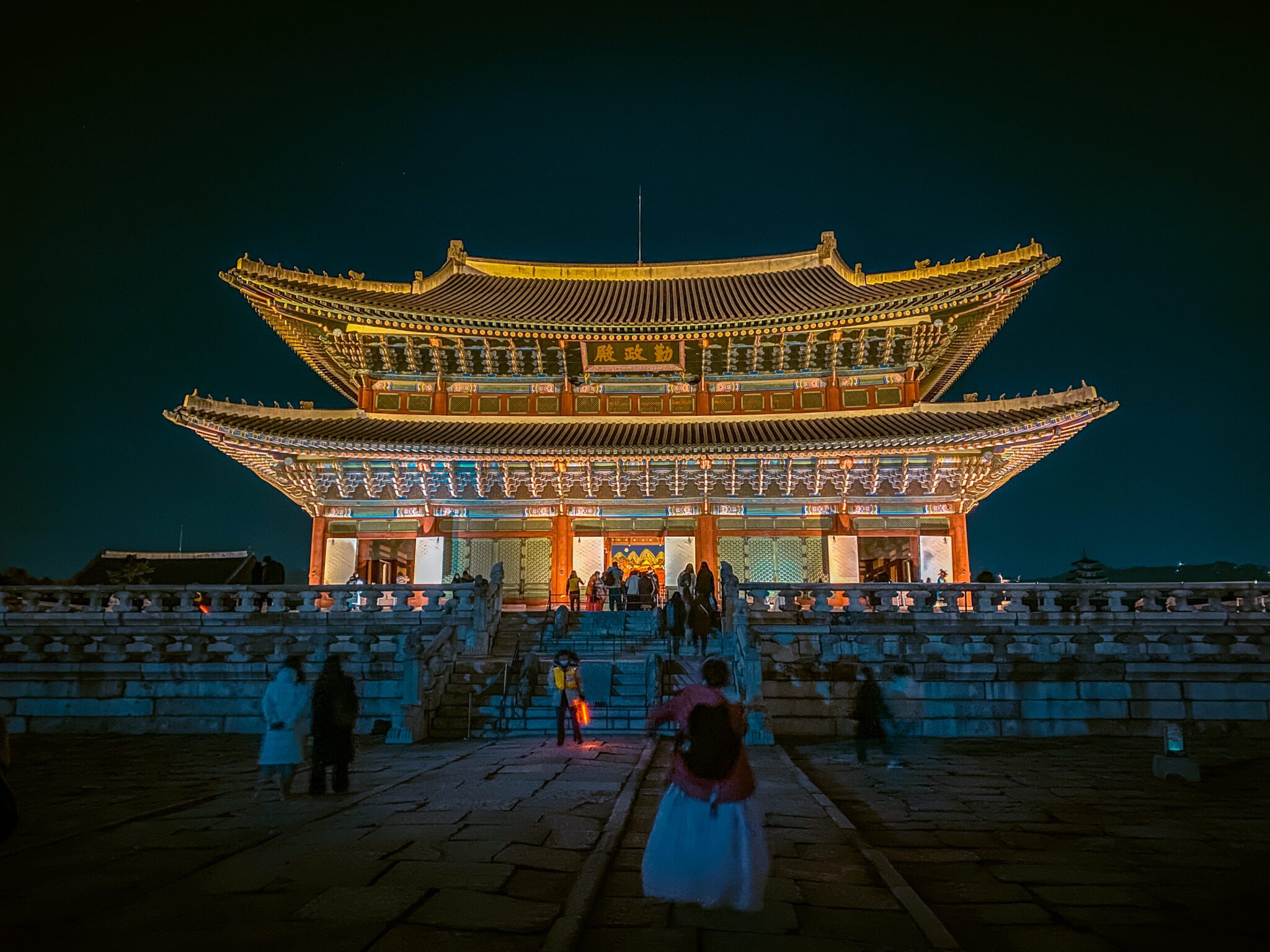 korea in september | gyeongbokgung palace at night