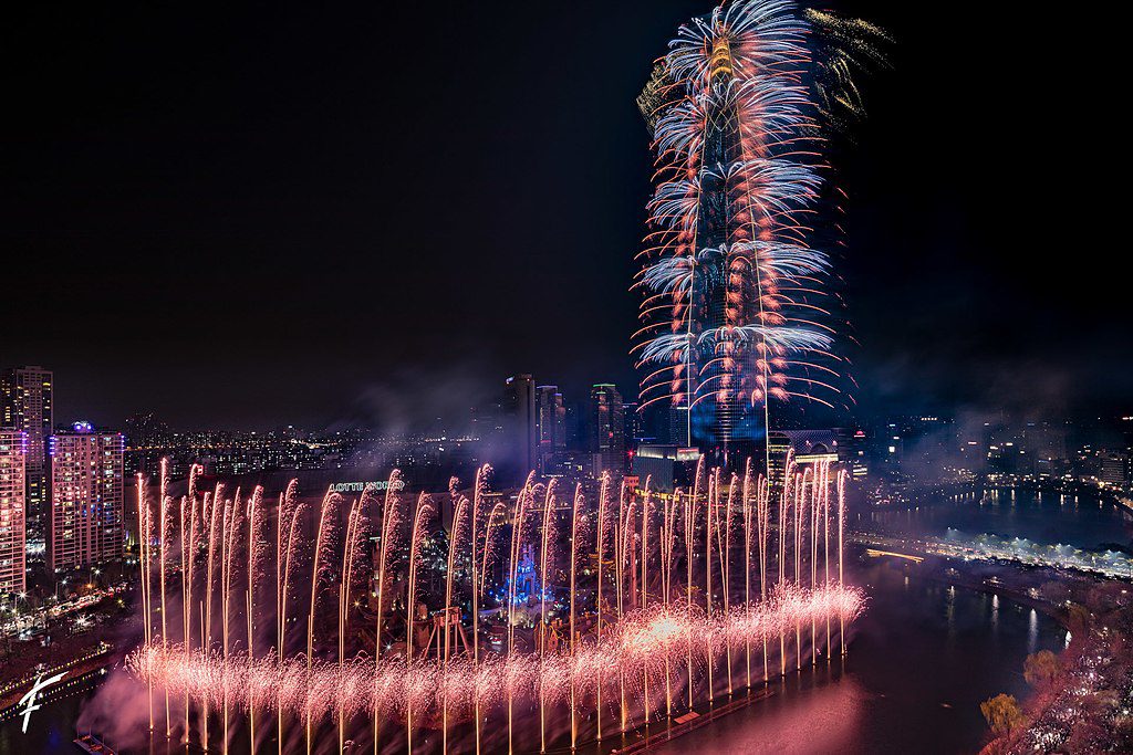 lotte world tower fireworks new year in seoul