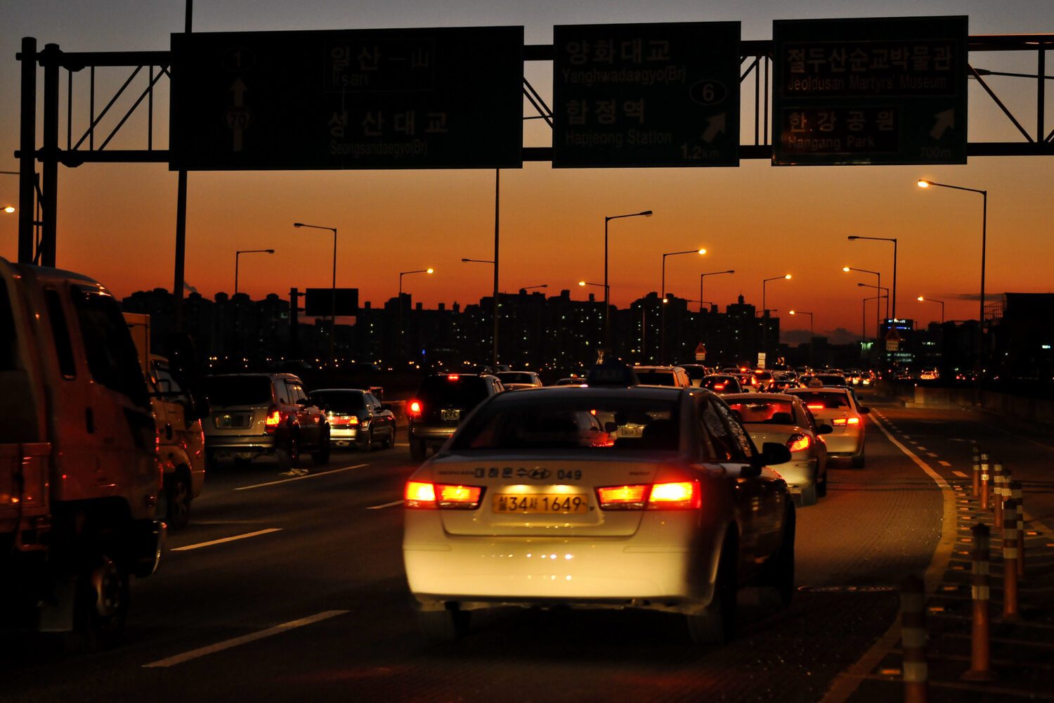 incheon airport to myeongdong | traffic in seoul at sunset