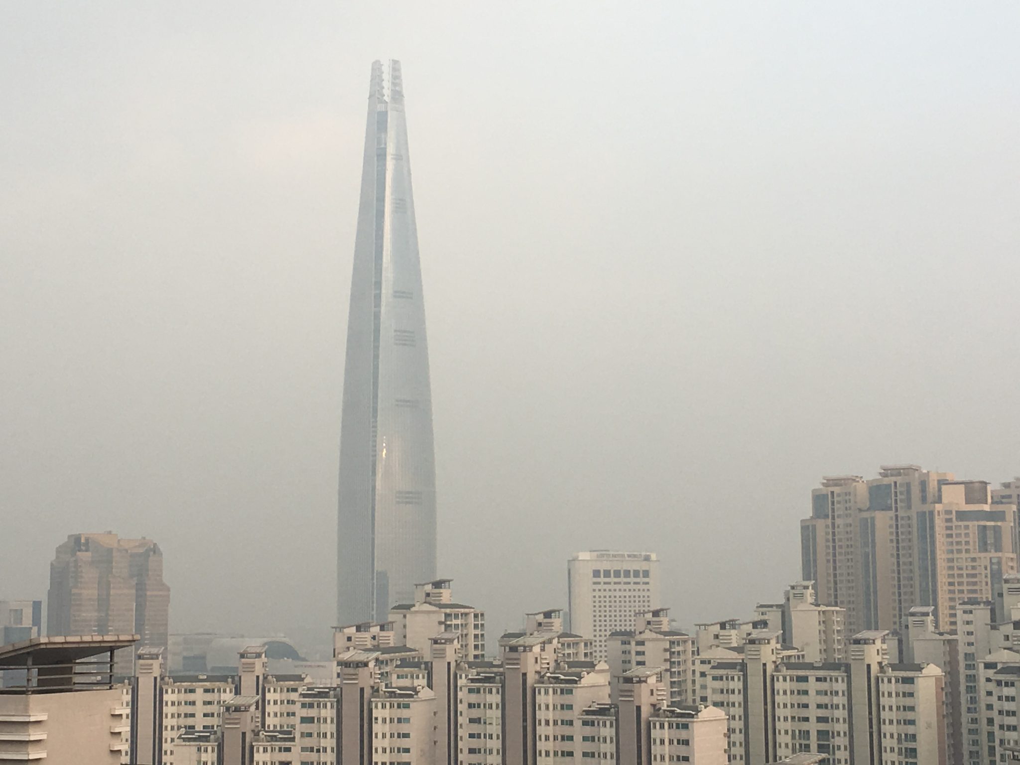 korea in march | lotte world tower in pollution