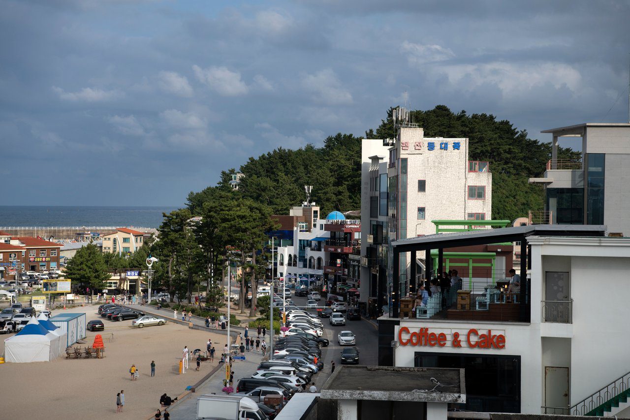 anmok beach gangneung coffee street korea