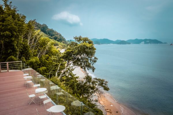 outdoor seating at simhae cafe in geoje
