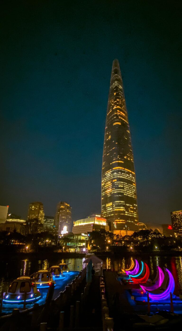 seokchon lake moon boats