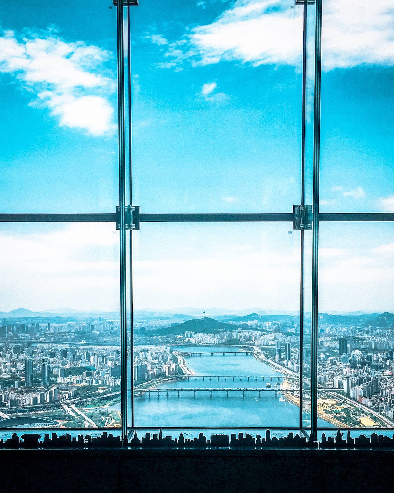view from seoul sky observatory at lotte world tower