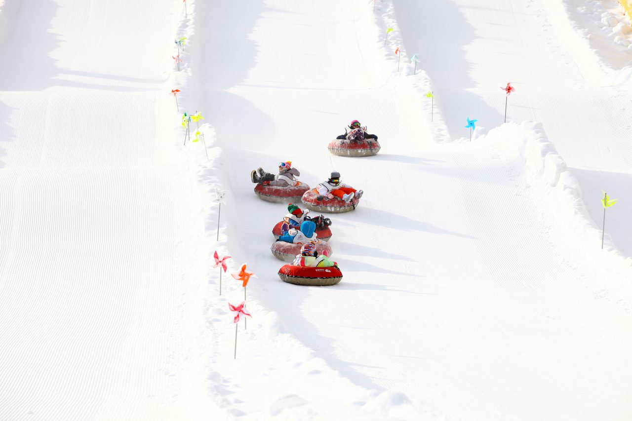 korea in december | snow sledding