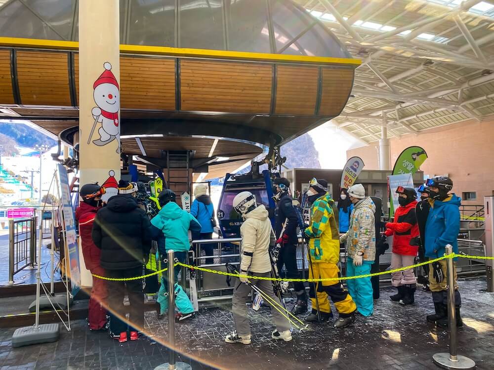 ski resort in korea | vivaldi park gondola