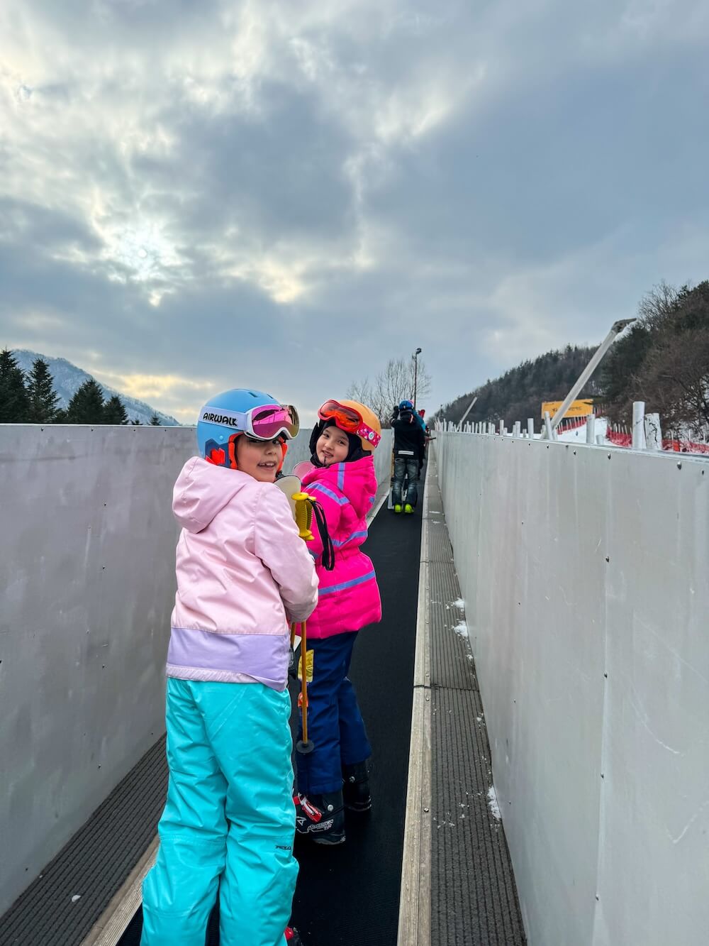 elysian gangchon ski resort conveyor belt