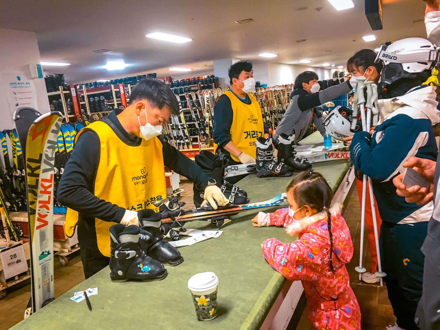 yongpyong ski resort in korea | renting ski equipment