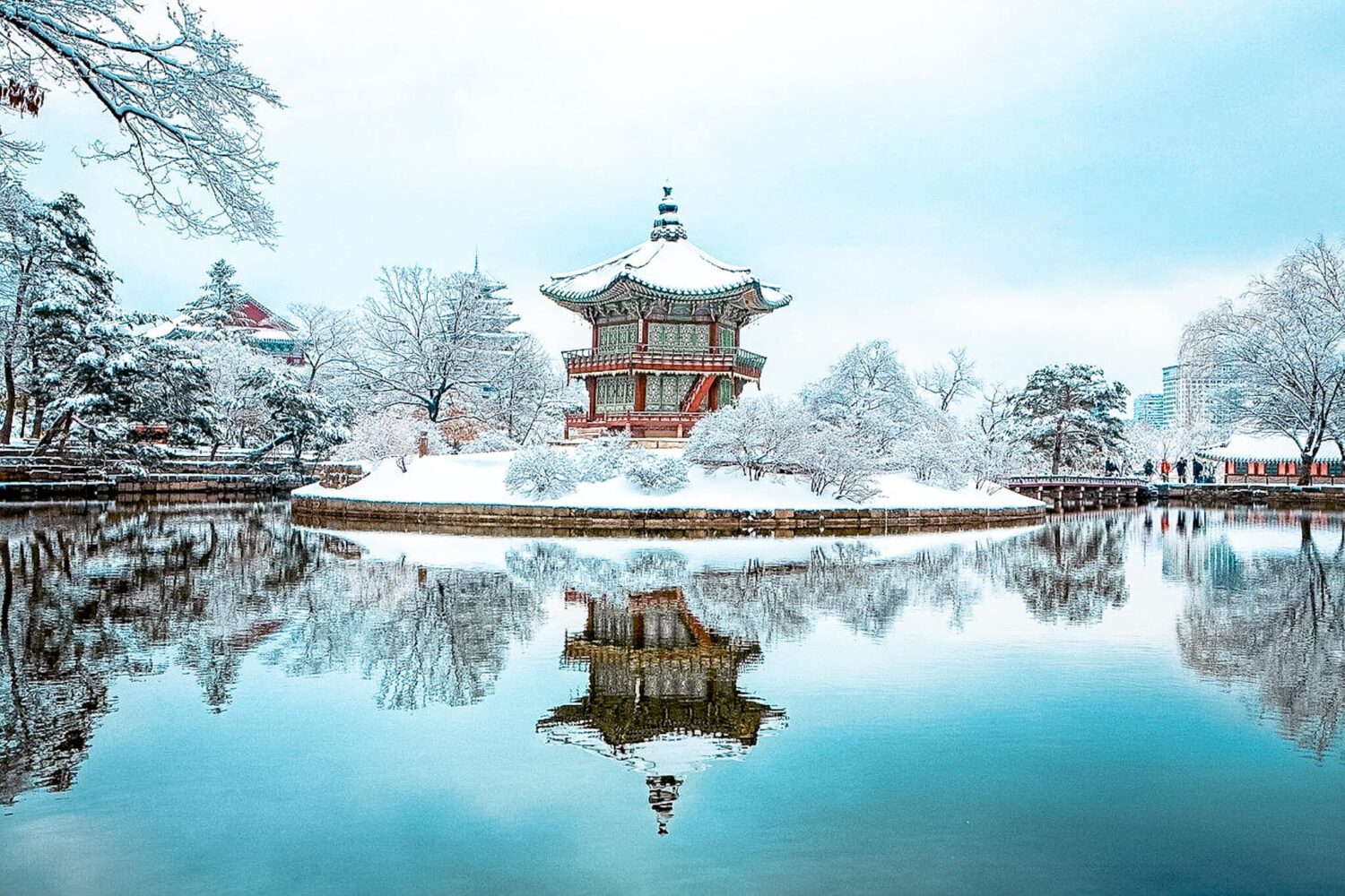 gyeongbokgung palace in winter