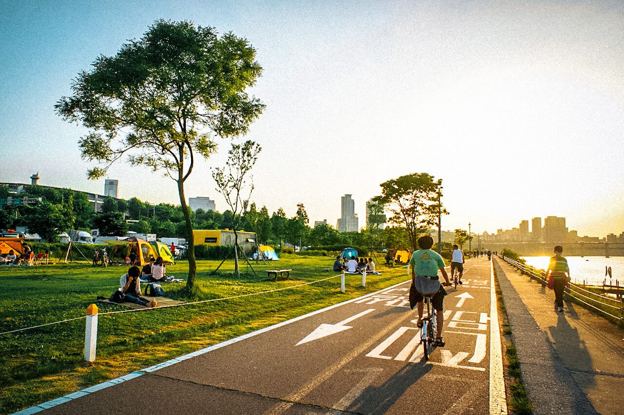 korea in may | biking next to the Han River