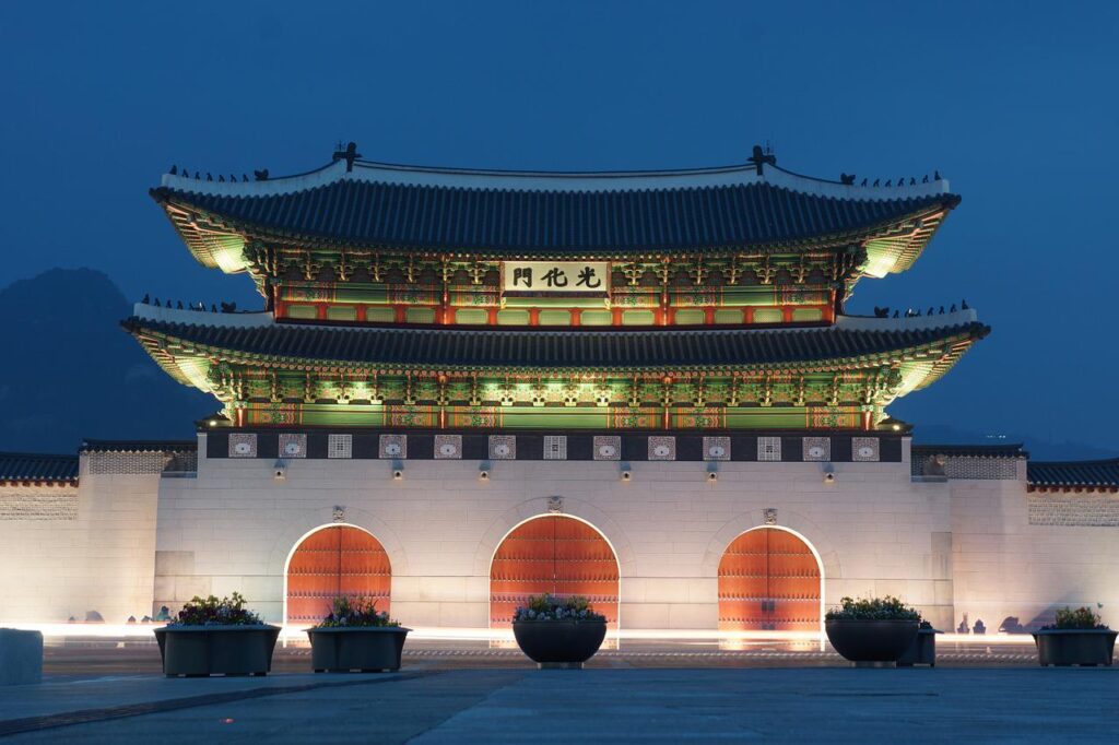 gyeongbokgung at night | gwanghwamun