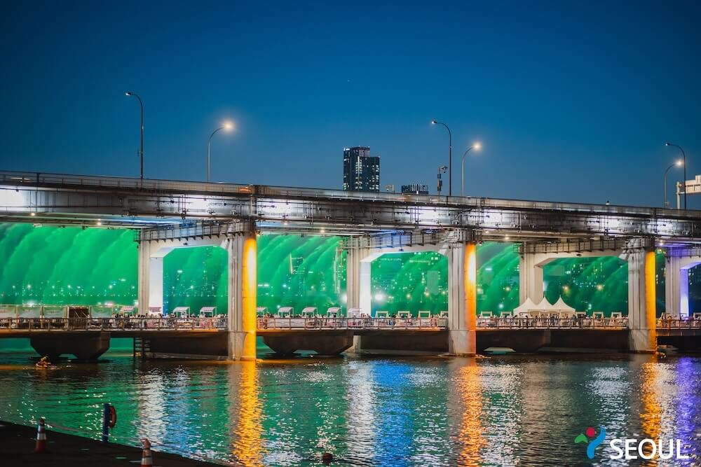 banpo bridge moonlight rainbow fountain