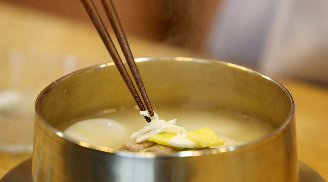 korea in january | tteokguk rice cake soup