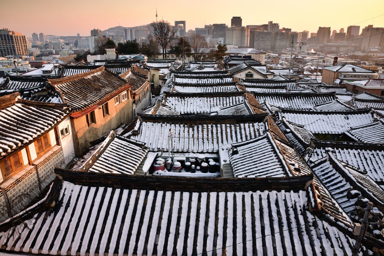korea in december | bukchon hanok village snow