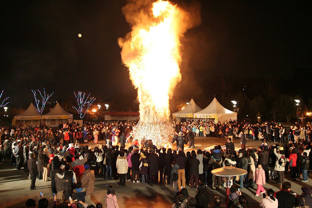 korea in february | daeboreum full moon fire festival 
