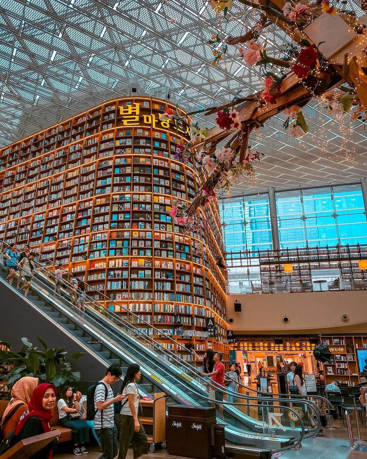 indoor attractions in seoul | starfield library