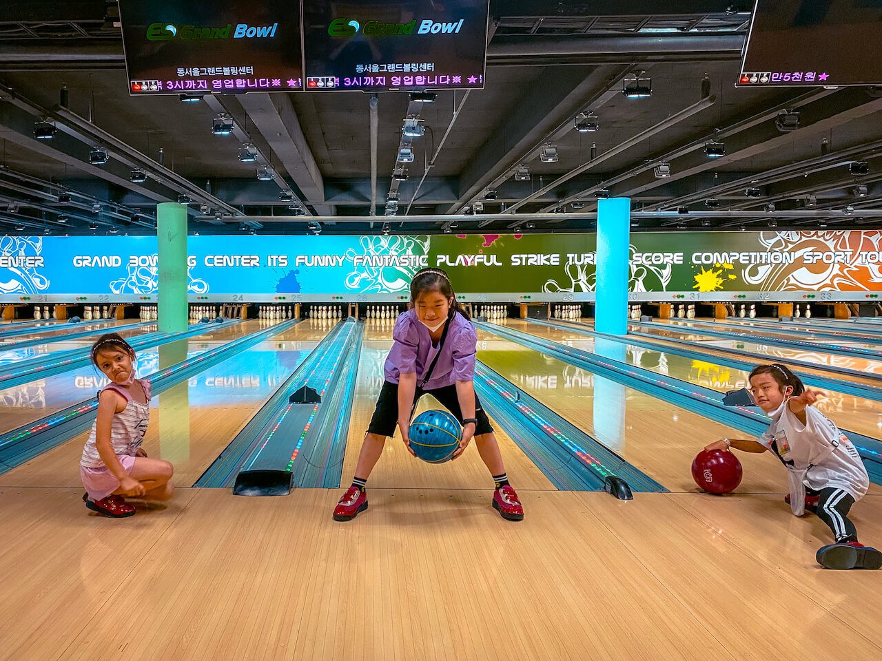 things to do indoors in seoul | bowling