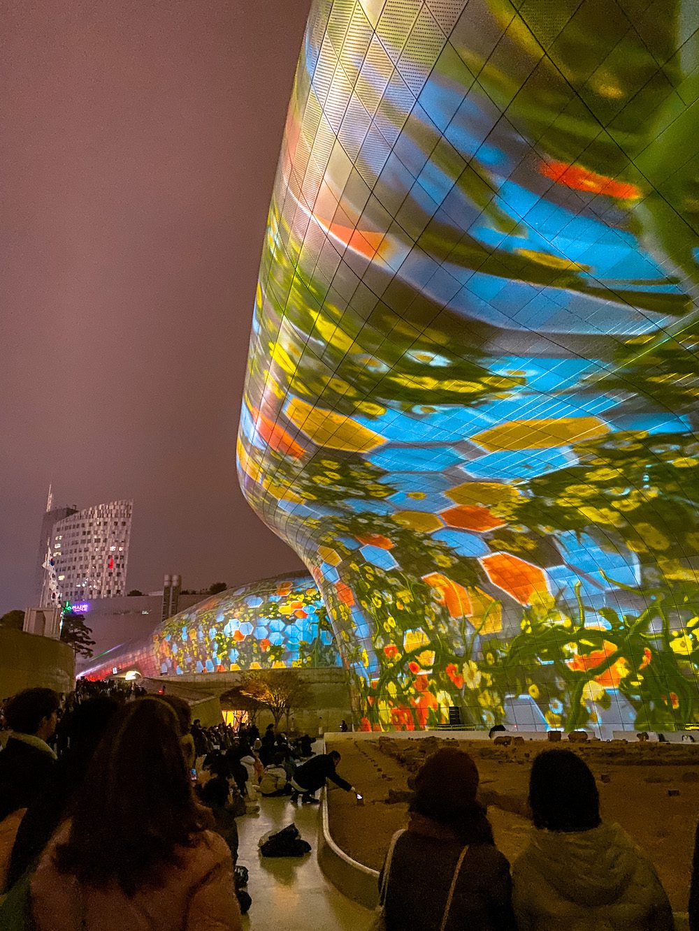 seoul light at dongdaemun design plaza