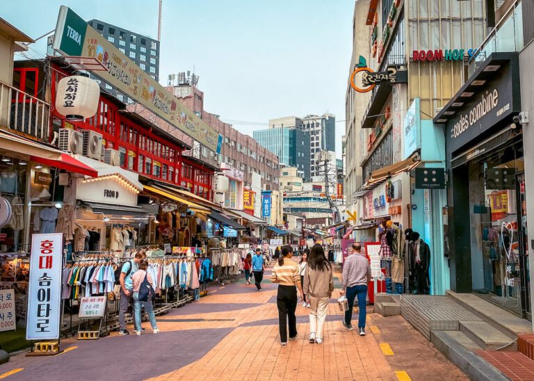 budget shopping in seoul | hongdae shopping street