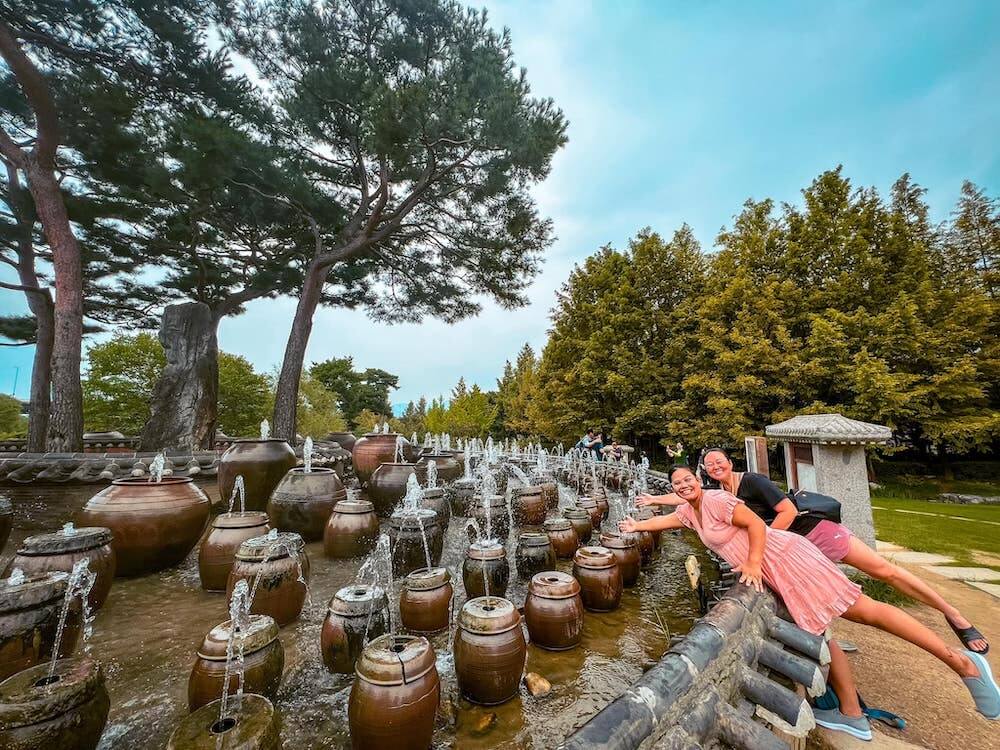 jangdokdae fountain at semiwon garden