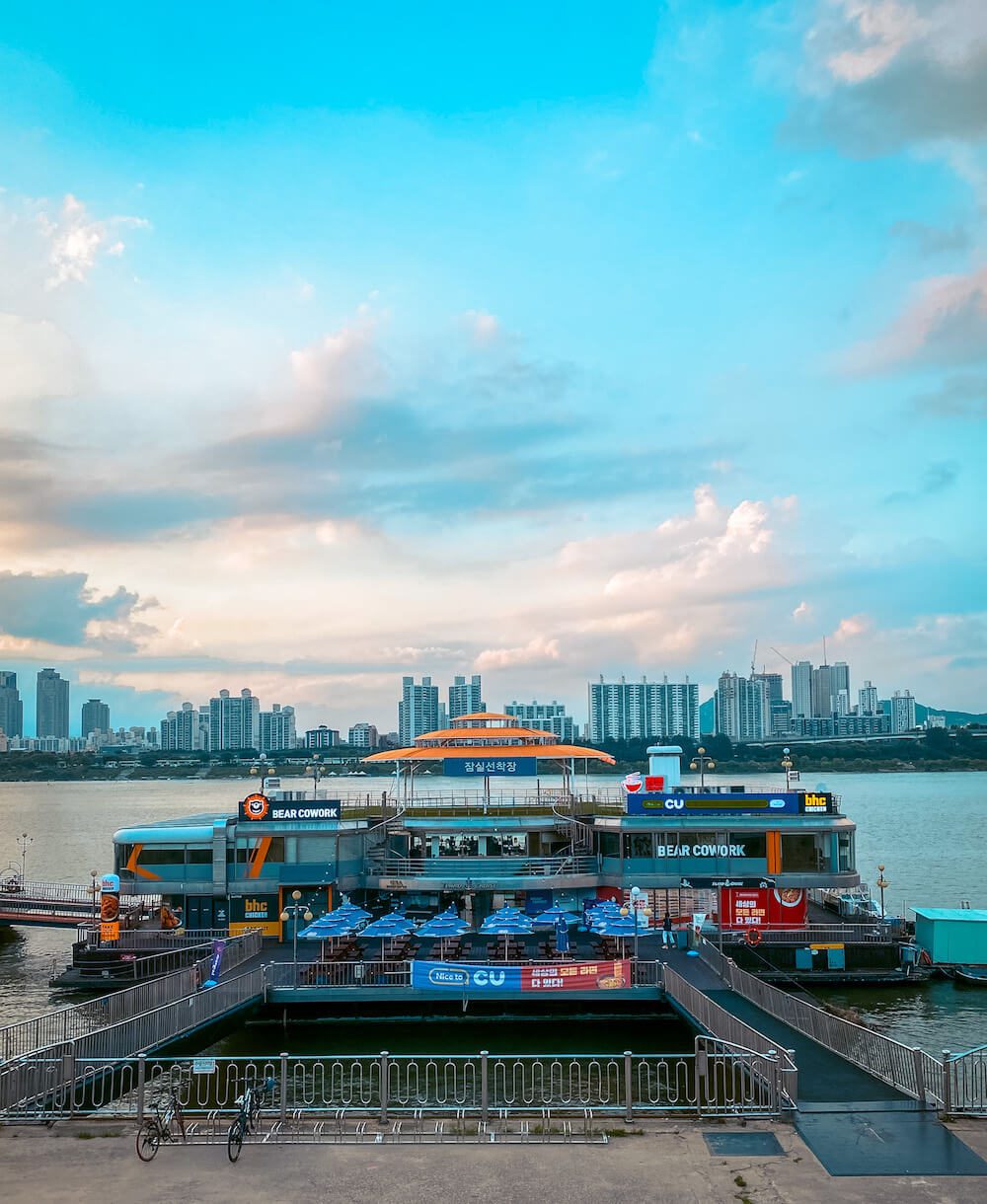 ramyun library at jamsil hangang park