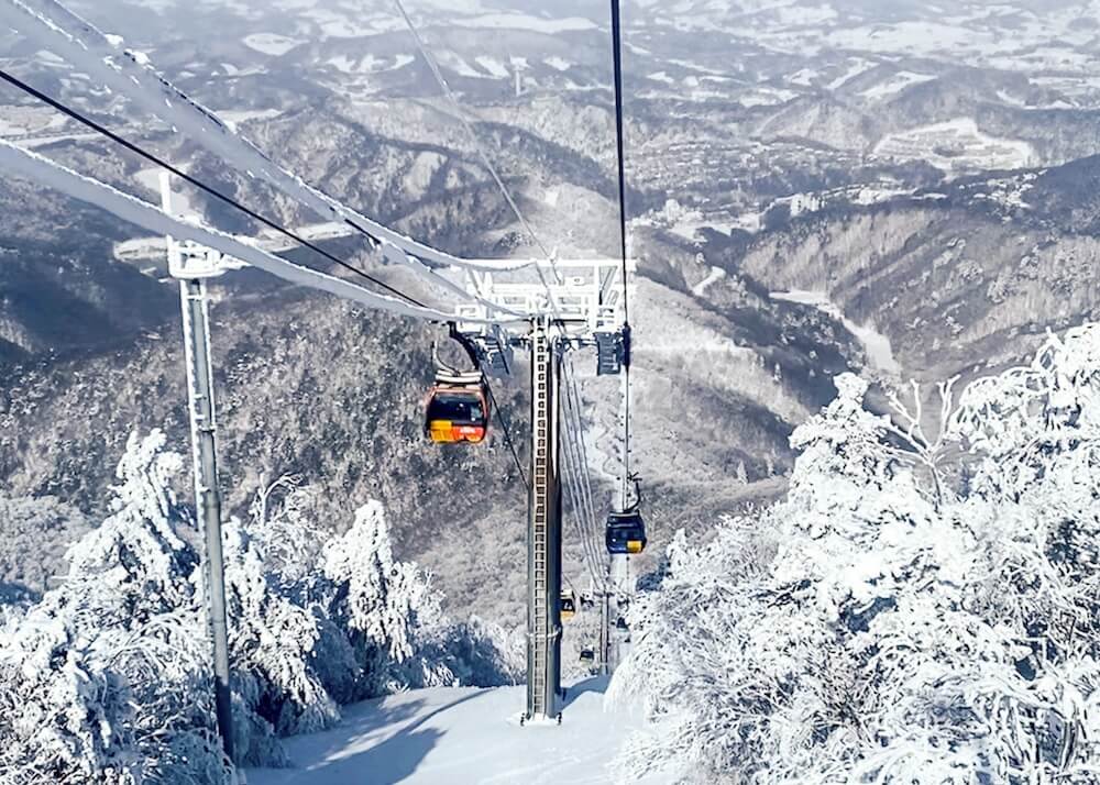 ski resort in korea | balwangsan cable car at yongpyong resort