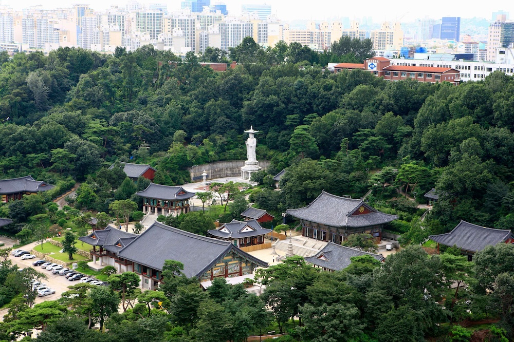 bongeunsa temple in ganganam, seoul