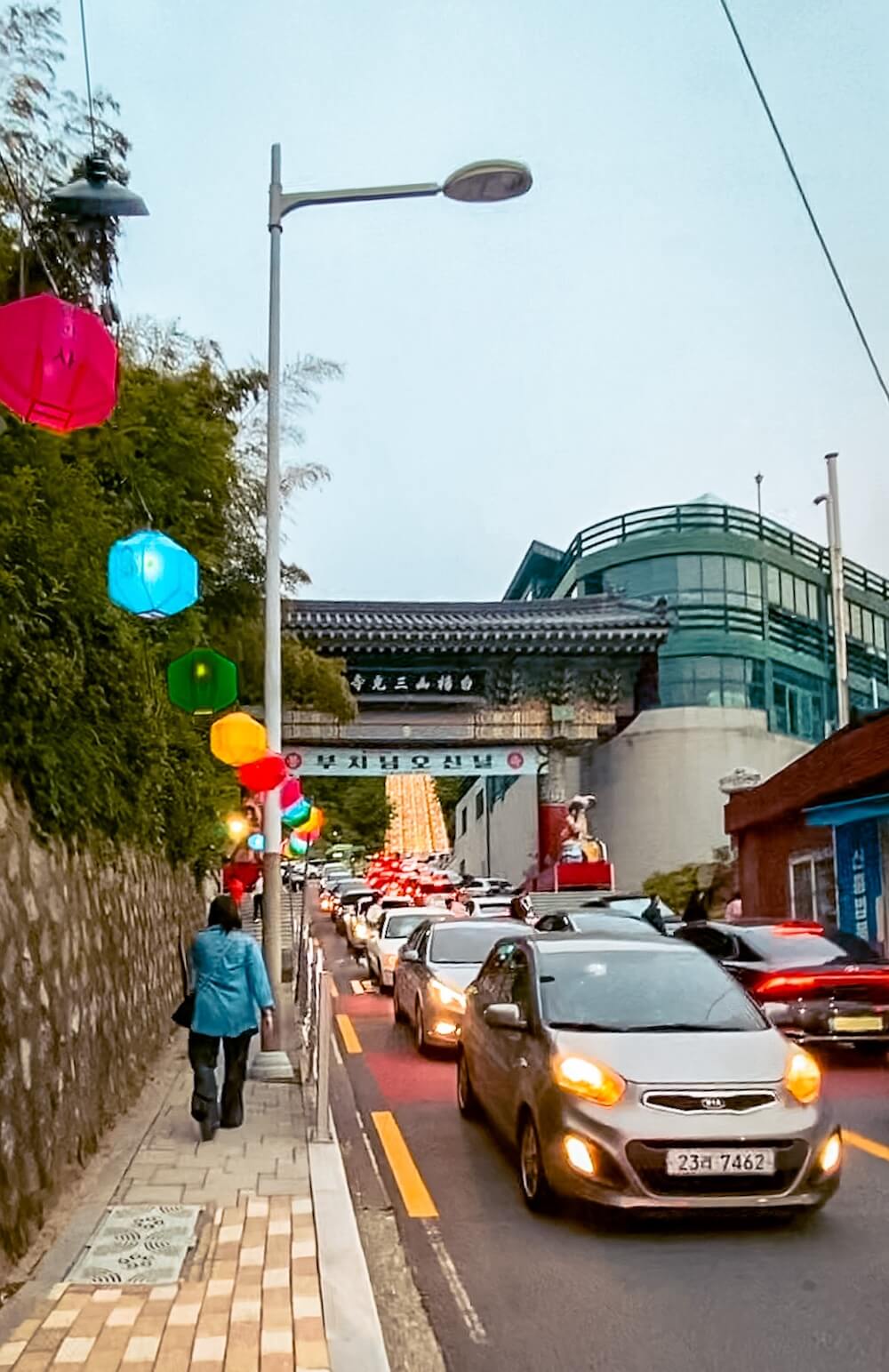 walk up to samgwangsa temple in busan