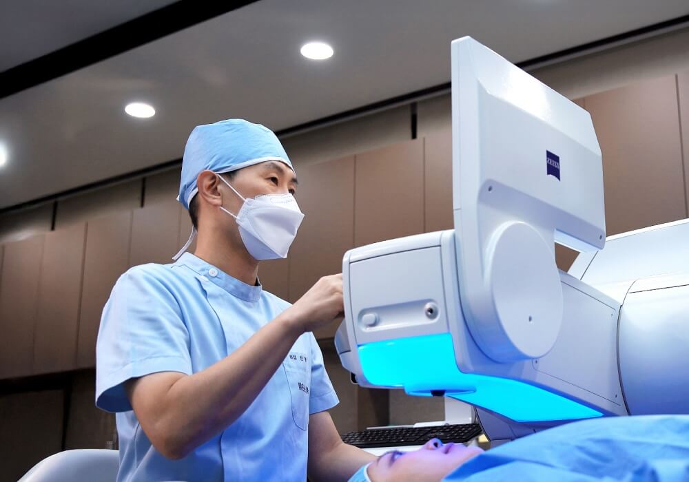 Bright Eye Clinic in Seoul | Vision Correction in Korea for Foreigners you can Trust 12 laser eye surgery at bright eye clinic in seoul