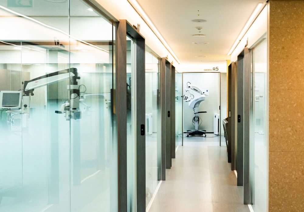 Bright Eye Clinic in Seoul | Vision Correction in Korea for Foreigners you can Trust 20 laser eye surgery suites at bright eye clinic in seoul