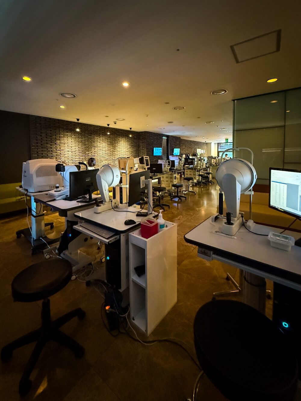 Bright Eye Clinic in Seoul | Vision Correction in Korea for Foreigners you can Trust 17 eye exam at bright eye clinic in seoul